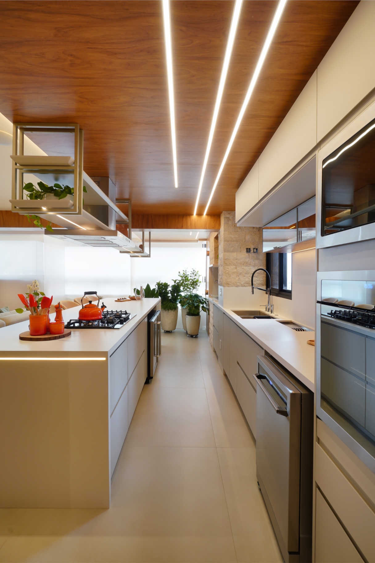 Cozinha com luz linear, Interiores